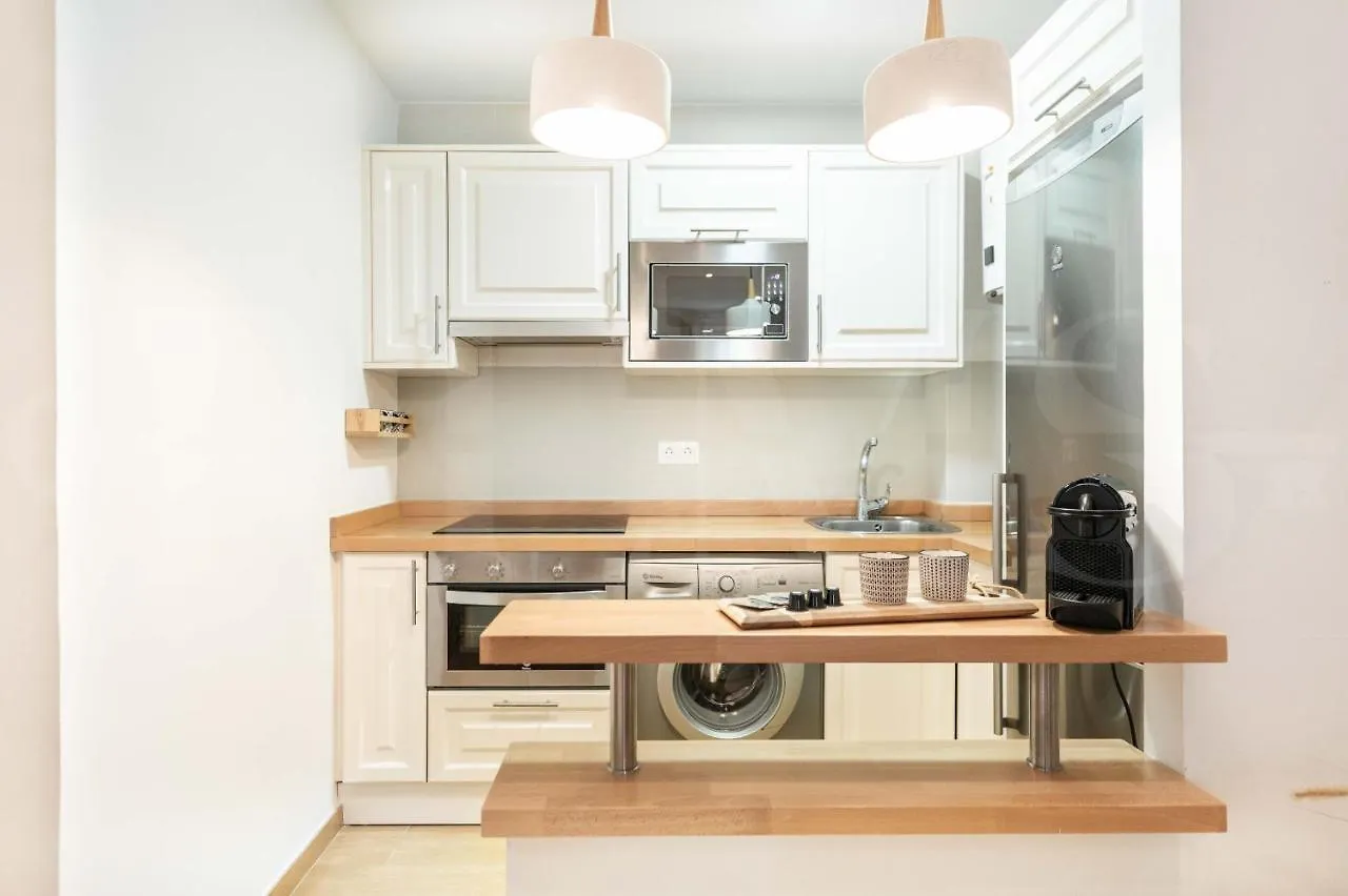 Comfortable Apartment With Balcony - Center Malaga