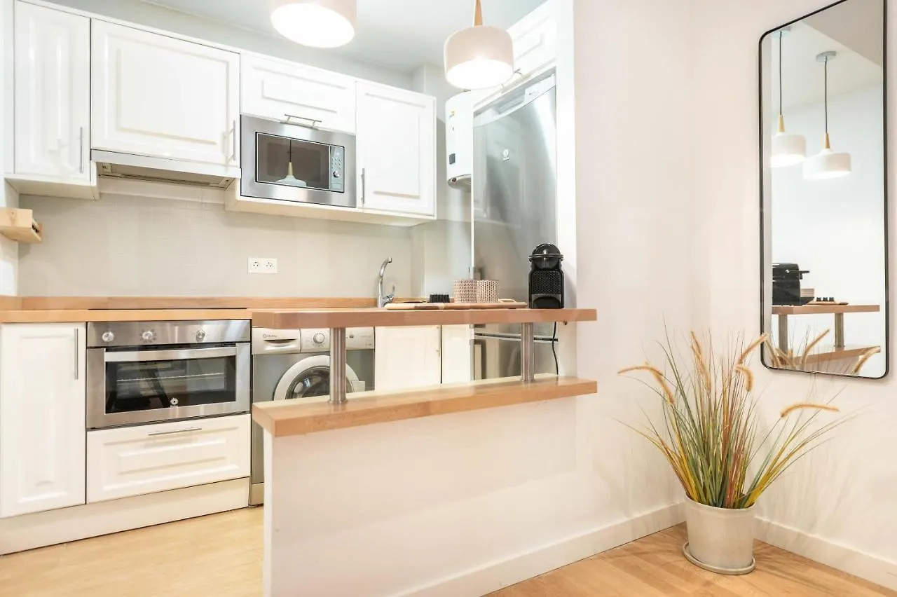 Comfortable Apartment With Balcony - Center Malaga